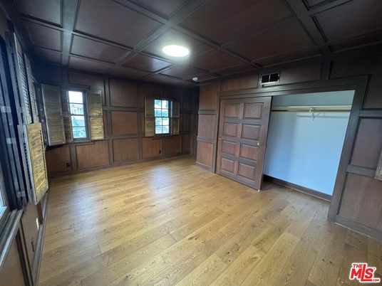 Empty room, Interior, Recessed Lighting, Wood Texture Flooring, Wooden Walls