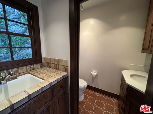 Bathroom, Interior, Tile Countertops