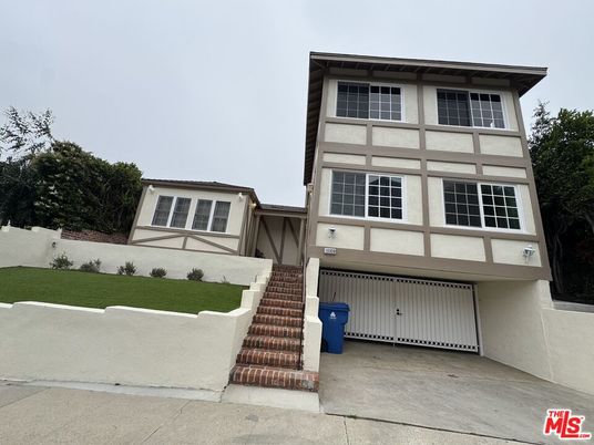 Backyard, Exterior, Facade, Modern