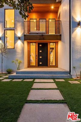 Backyard, Exterior, Facade, Modern