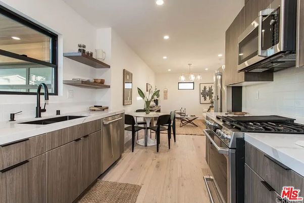 Chandelier, Dining room, Interior, Kitchen, Pendant Lights, Recessed Lighting, Stainless Steel Appliances, Wood Texture Flooring