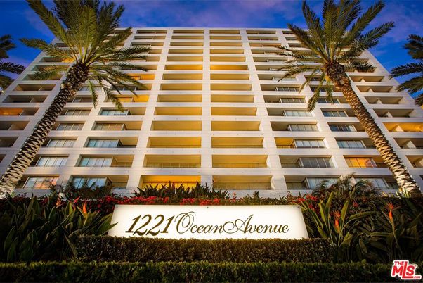 Exterior, Facade, Condo Building