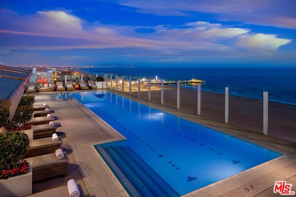 Exterior, Pool, Water