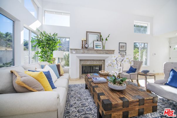 Fireplace, Interior, Living room, Recessed Lighting