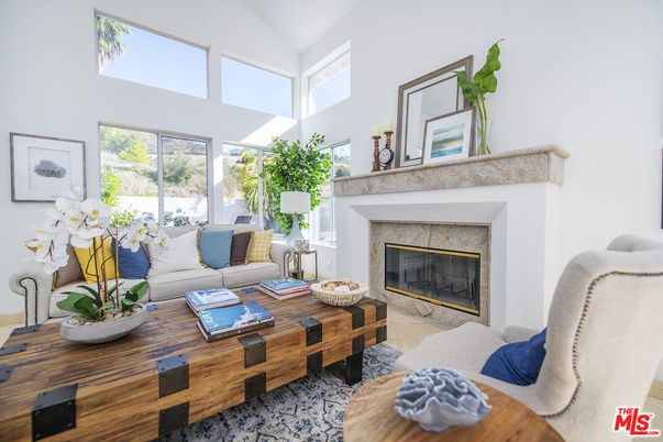 Fireplace, Interior, Living room
