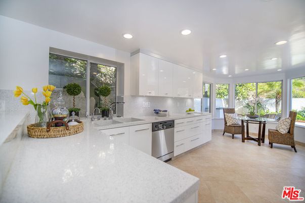 Dining room, Interior, Kitchen, Recessed Lighting, Stainless Steel Appliances