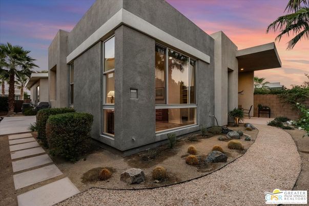 Exterior, Facade, Modern
