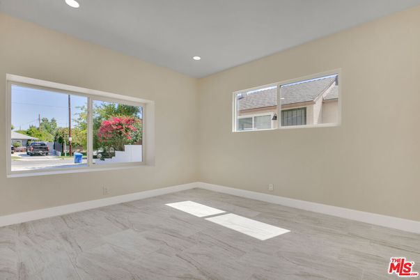 Empty room, Interior, Marble, Recessed Lighting