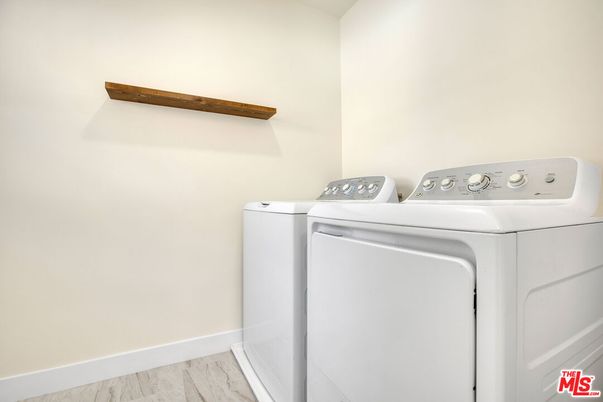Interior, Washer, Wood Texture Flooring
