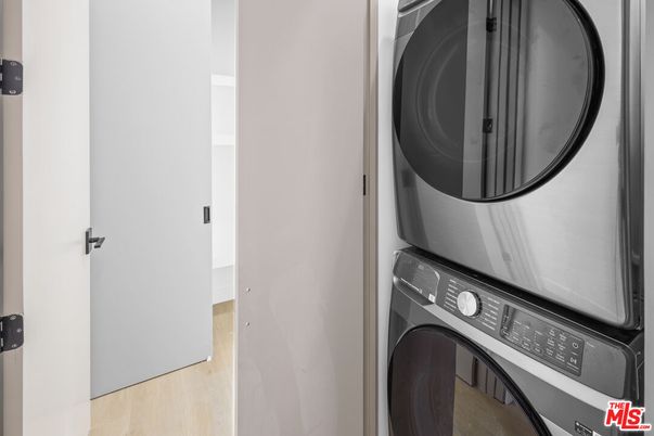Interior, Utility Closets, Washer, Wood Texture Flooring