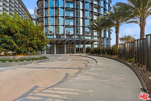 Exterior, Facade, Condo Building