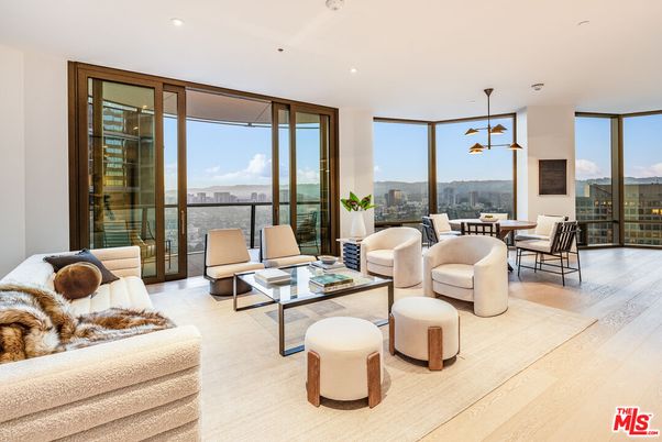 Dining room, Interior, Living room, Pendant Lights, Recessed Lighting, Wood Texture Flooring