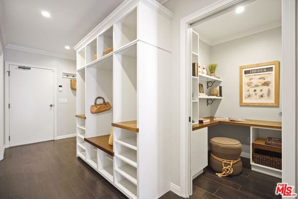 Interior, Recessed Lighting, Walk-in Closets, Wood Texture Flooring