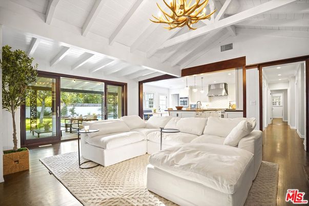 Interior, Kitchen, Living room, Pendant Lights, Recessed Lighting, Wood Texture Flooring