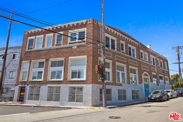 Exterior, Facade, Brick Facade, Rowhouse