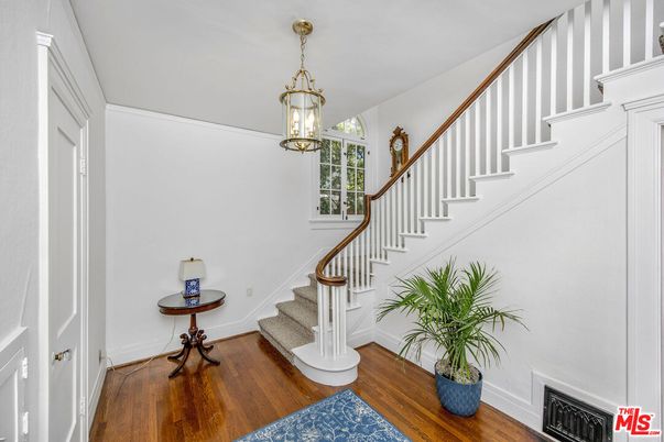 Interior, Pendant Lights, Wood Texture Flooring