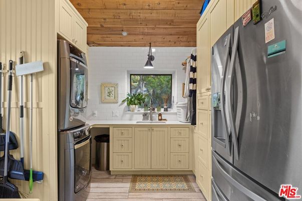 Interior, Kitchen, Pendant Lights, Washer, Wooden Ceilings, Wood Texture Flooring