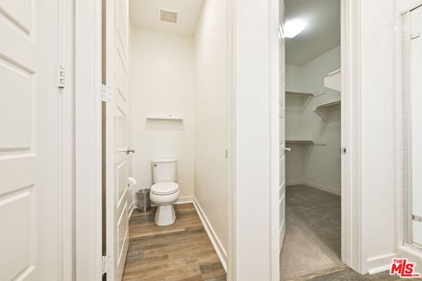 Bathroom, Interior, Walk-in Closets, Wood Texture Flooring