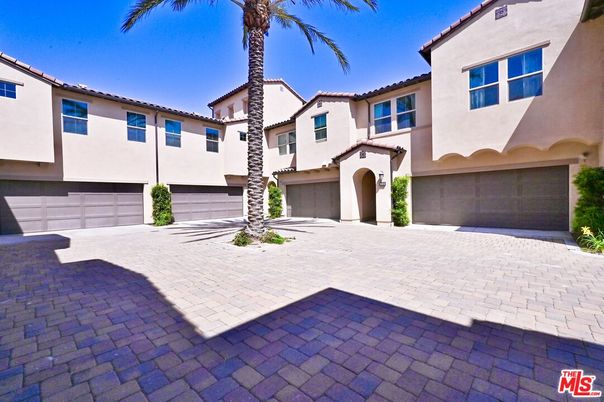 Attached, Exterior, Facade, Spanish Mediterranean