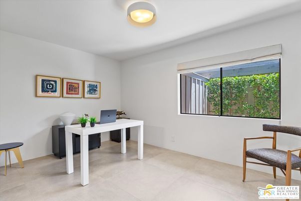 Home Office, Interior