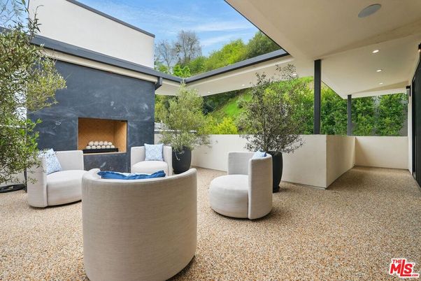 Exterior, Fireplace
