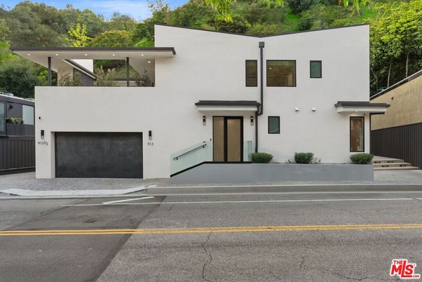 Attached, Exterior, Facade, Modern