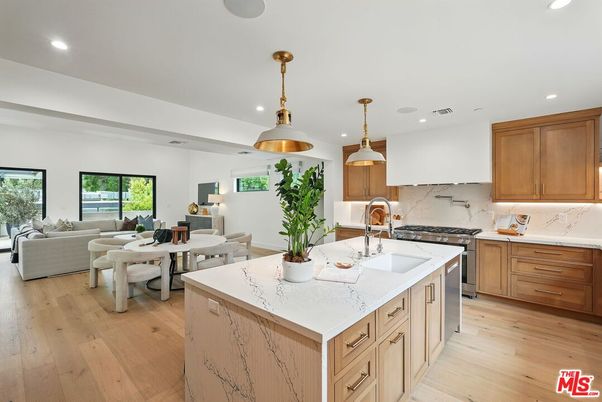Dining room, Interior, Kitchen, Living room, Pendant Lights, Recessed Lighting, Stainless Steel Appliances, Wood Texture Flooring