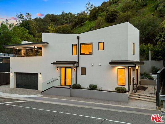 Attached, Exterior, Facade, Modern