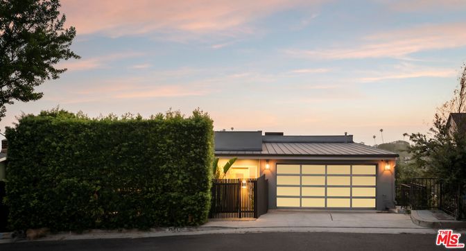 Attached, Exterior, Facade, Modern