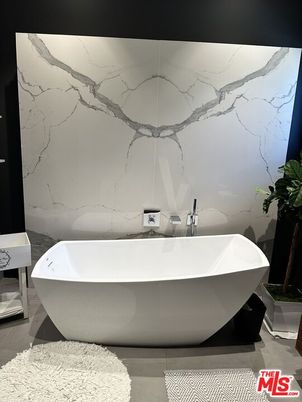 Bathroom, Free Standing Baths, Interior, Marble Walls