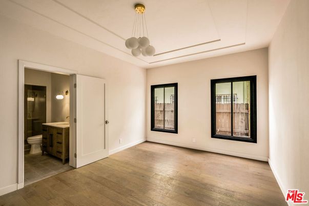 Bathroom, Interior, Pendant Lights, Wood Texture Flooring