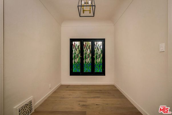 Interior, Pendant Lights, Wood Texture Flooring