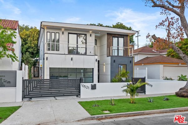 Attached, Exterior, Facade, Modern