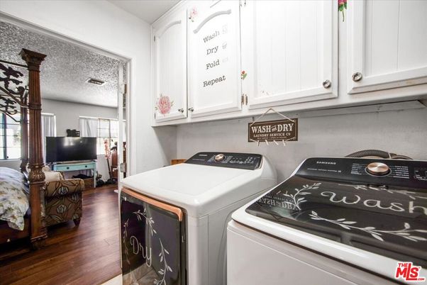 Interior, Washer, Wood Texture Flooring