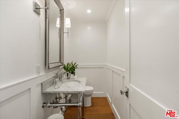 Bathroom, Interior, Recessed Lighting, Wood Texture Flooring