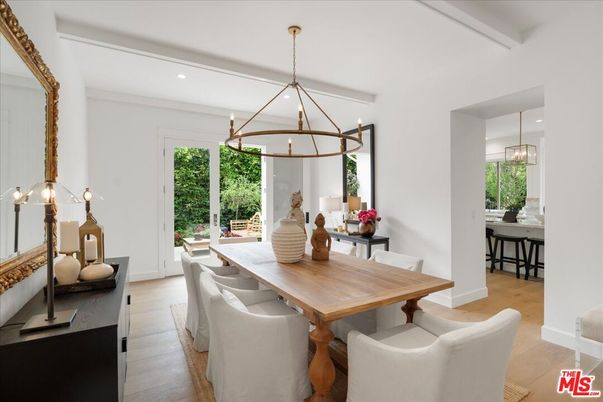 Chandelier, Dining room, Interior, Pendant Lights, Recessed Lighting, Wood Texture Flooring