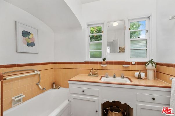 Bathroom, Interior, Tile Countertops
