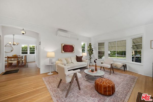Chandelier, Dining room, Interior, Living room, Wood Texture Flooring