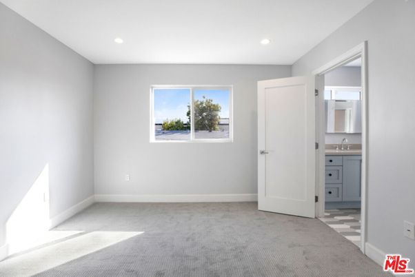 Bathroom, Empty room, Interior, Recessed Lighting