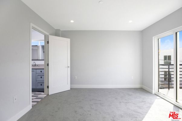 Bathroom, Empty room, Interior, Recessed Lighting