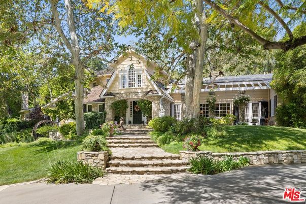 Exterior, Facade, Tudor Revival
