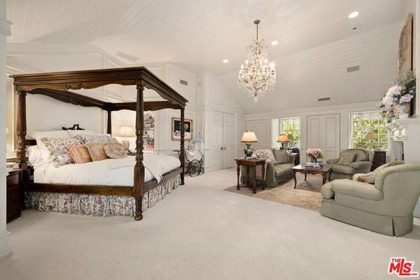 Bedroom, Chandelier, Interior, Recessed Lighting