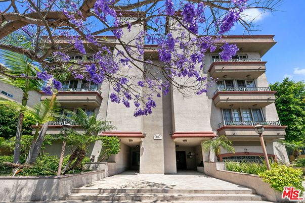 Exterior, Facade, Mediterranean