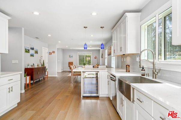Dining room, Interior, Kitchen, Pendant Lights, Recessed Lighting, Wood Texture Flooring