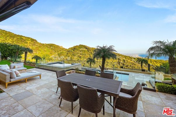 Exterior, Pool, Water