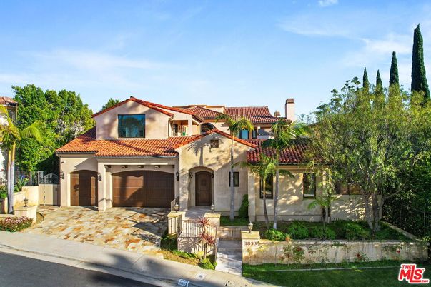 Attached, Exterior, Facade, Spanish Mediterranean