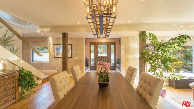 Chandelier, Dining room, Interior, Recessed Lighting, Wood Texture Flooring