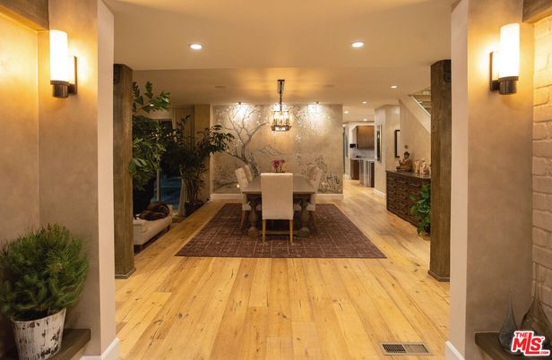 Chandelier, Dining room, Interior, Recessed Lighting, Wood Texture Flooring