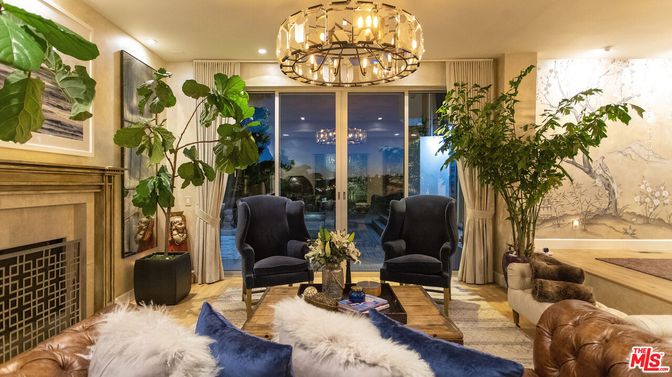 Chandelier, Fireplace, Interior, Living room, Recessed Lighting