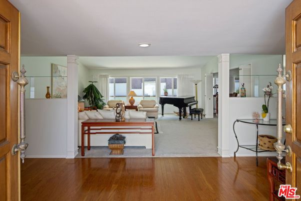 Interior, Living room, Piano, Recessed Lighting, Wood Texture Flooring